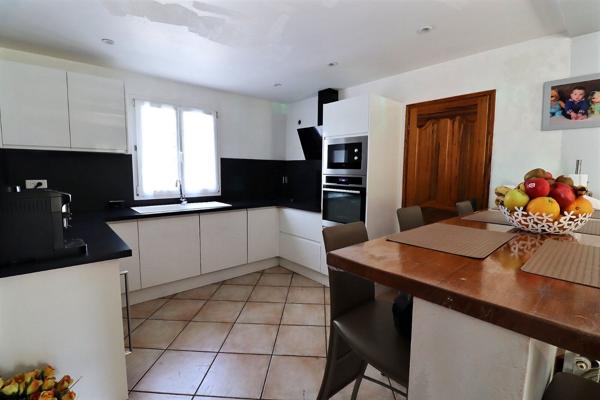 Maison Bouc Bel Air  7 pièces 170m² - garage - jardin - piscine- cuisine d'été - 6 chambres - Bastide Provençale