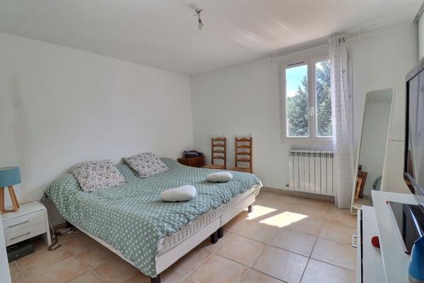 Maison Bouc Bel Air  7 pièces 170m² - garage - jardin - piscine- cuisine d'été - 6 chambres - Bastide Provençale