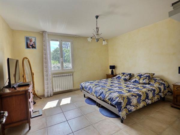 Maison Bouc Bel Air  7 pièces 170m² - garage - jardin - piscine- cuisine d'été - 6 chambres - Bastide Provençale