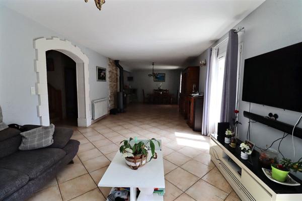 Maison Bouc Bel Air  7 pièces 170m² - garage - jardin - piscine- cuisine d'été - 6 chambres - Bastide Provençale