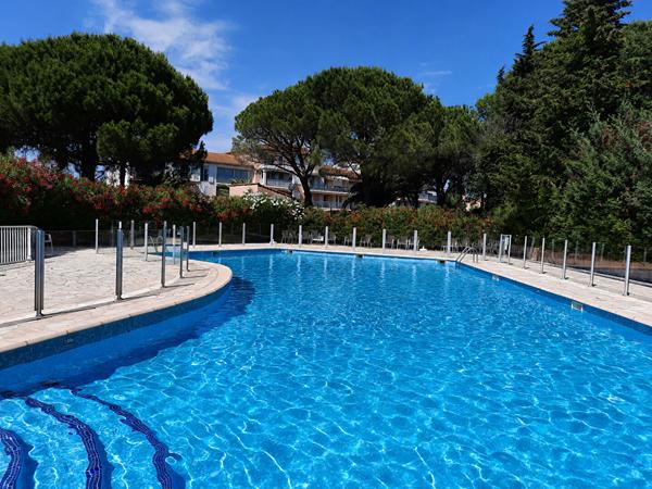 FREJUS - T3 traversant de 78 m² avec grande terrasse, Résidence avec piscine et tennis