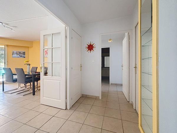FREJUS - T3 traversant de 78 m² avec grande terrasse, Résidence avec piscine et tennis