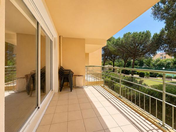 FREJUS - T3 traversant de 78 m² avec grande terrasse, Résidence avec piscine et tennis