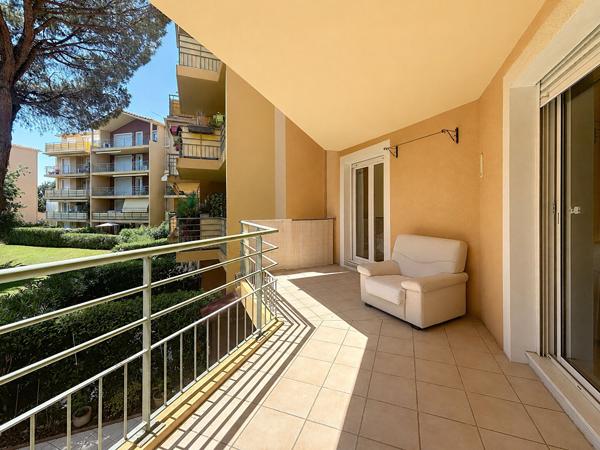 FREJUS - T3 traversant de 78 m² avec grande terrasse, Résidence avec piscine et tennis