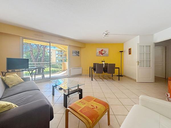 FREJUS - T3 traversant de 78 m² avec grande terrasse, Résidence avec piscine et tennis