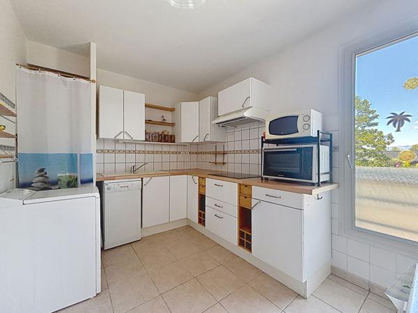 FREJUS - T3 traversant de 78 m² avec grande terrasse, Résidence avec piscine et tennis