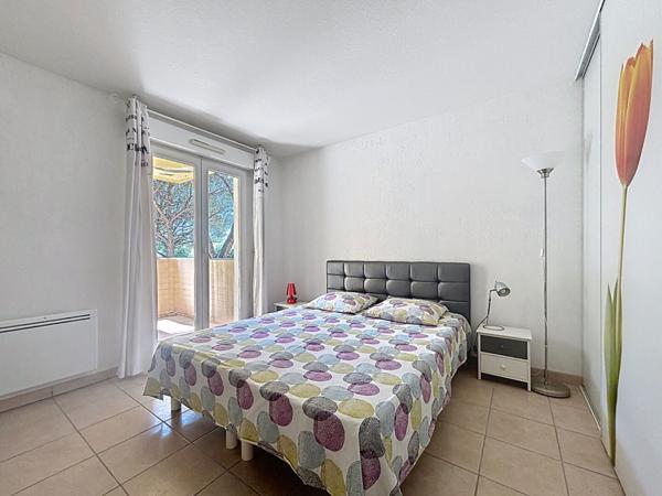 FREJUS - T3 traversant de 78 m² avec grande terrasse, Résidence avec piscine et tennis