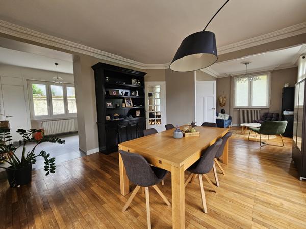 REPUBLIQUE Grande maison familiale