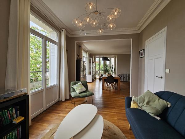 REPUBLIQUE Grande maison familiale