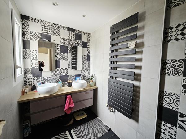 REPUBLIQUE Grande maison familiale