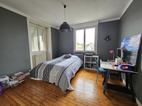 REPUBLIQUE Grande maison familiale