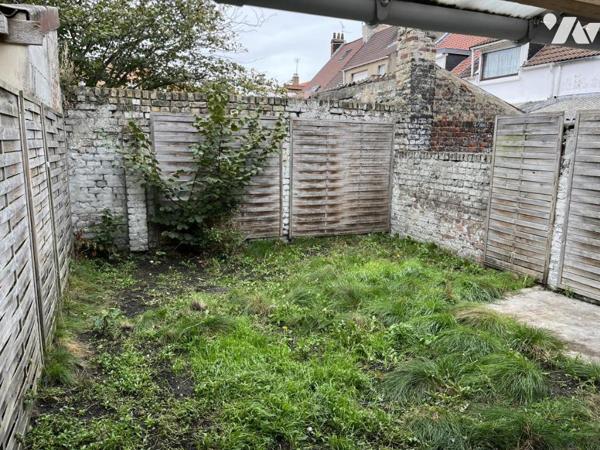 Proche zone Curie, MAISON de ville avec petit jardin