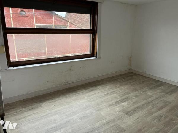 Proche zone Curie, MAISON de ville avec petit jardin