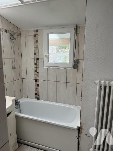 Proche zone Curie, MAISON de ville avec petit jardin