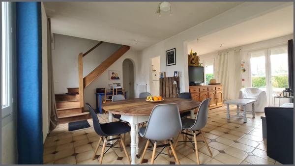 Maison à BRESSUIRE, 79300 - 8 pièces 95m²