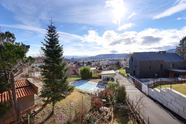 EXCLUSIVITE CLERMONT-FERRAND, limite DURTOL , belle villa des années 50