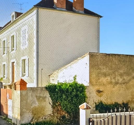 Maison rénovée à vendre 7 pièces MONTLUCON (03) sur terrain clos de 824 m2