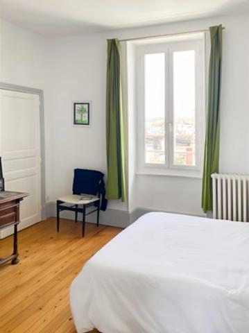 Maison rénovée à vendre 7 pièces MONTLUCON (03) sur terrain clos de 824 m2