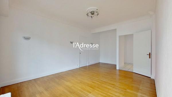 Bureaux pour profession libérale - GRENOBLE - 3-4 pièces - 88.28 m2 - 2 balcons