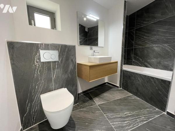 BELLE MAISON DE VILLE  RENOVEE GARAGE ET JARDINET 60 M2 ENVIRON