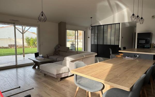 Maison à vendre    4 pièces •  Rochefort