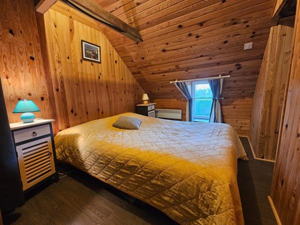 Charmante maison en pierre à proximité des commerces locaux et de la côte