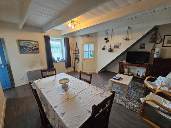 Charmante maison en pierre à proximité des commerces locaux et de la côte