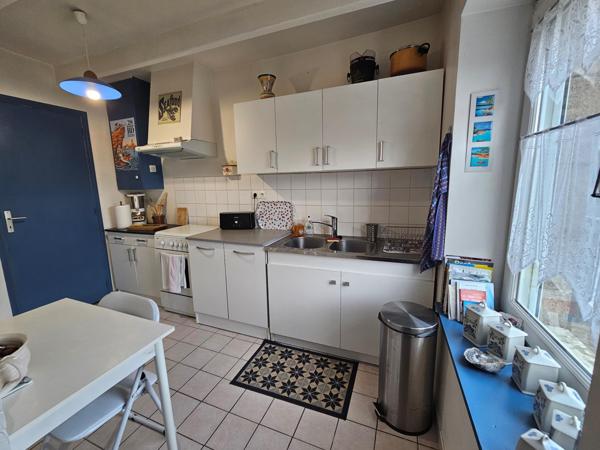 Charmante maison en pierre à proximité des commerces locaux et de la côte