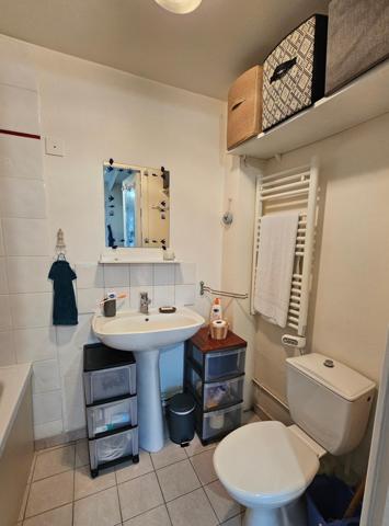 Charmante maison en pierre à proximité des commerces locaux et de la côte