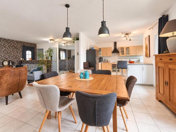 Mâcon Nord à Saint-Martin-Belle-Roche – Maison de plain-pied avec piscine et jardin sans vis-à-vis