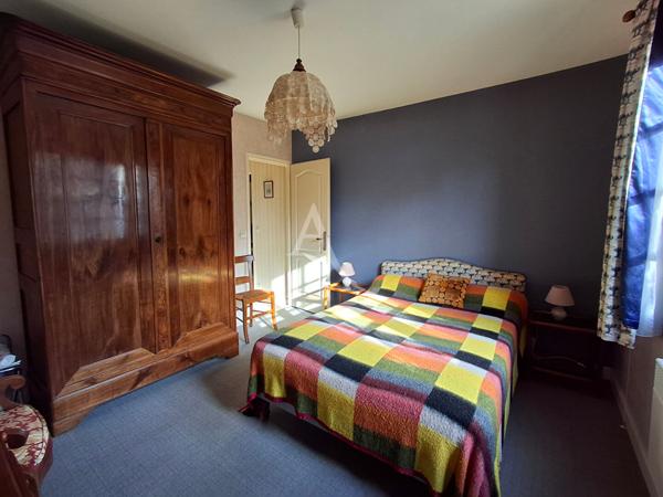 Maison familiale spacieuse dans quartier résidentiel avec commerces