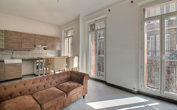 Appartement à vendre    3 pièces • 60 m2 Marseille 6
