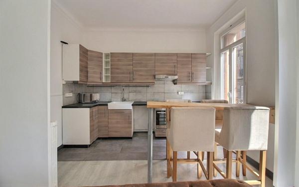 Appartement à vendre    3 pièces • 60 m2 Marseille 6