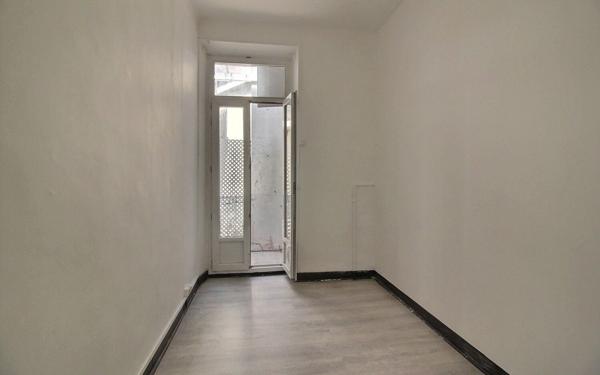 Appartement à vendre    3 pièces • 60 m2 Marseille 6