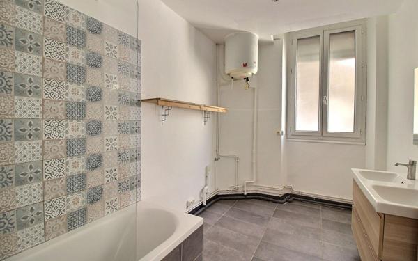 Appartement à vendre    3 pièces • 60 m2 Marseille 6