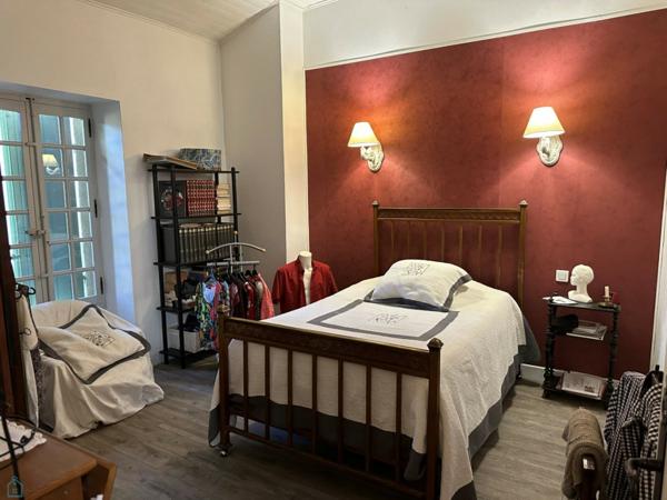 Domaine viticole, gîte, chambres d'hôtes, salle évenementielle, 119 ha boisés