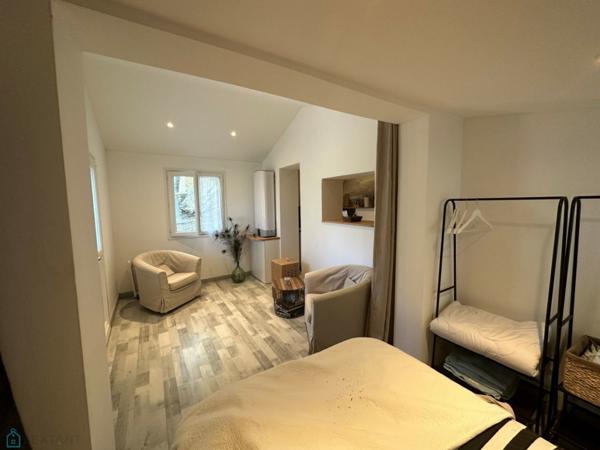 Domaine viticole, gîte, chambres d'hôtes, salle évenementielle, 119 ha boisés