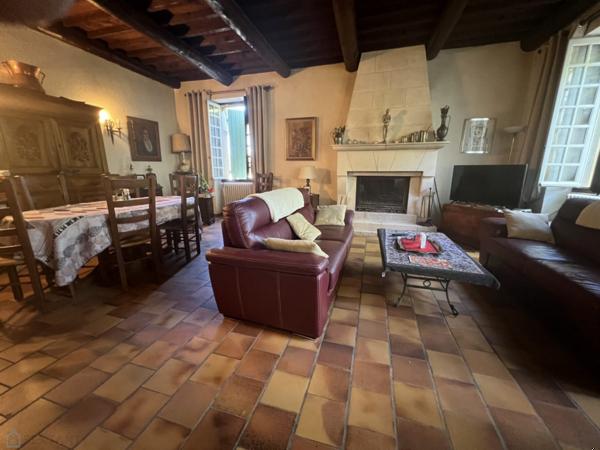 Domaine viticole, gîte, chambres d'hôtes, salle évenementielle, 119 ha boisés