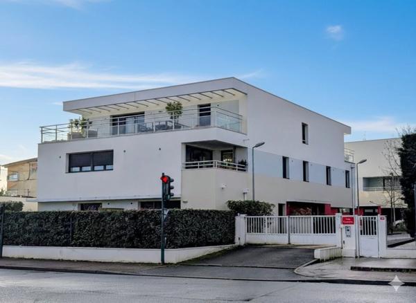 Appartement à vendre 2 pièces, 50m2, au RDC avec jardin à MERIGNAC (33) Le Jard.