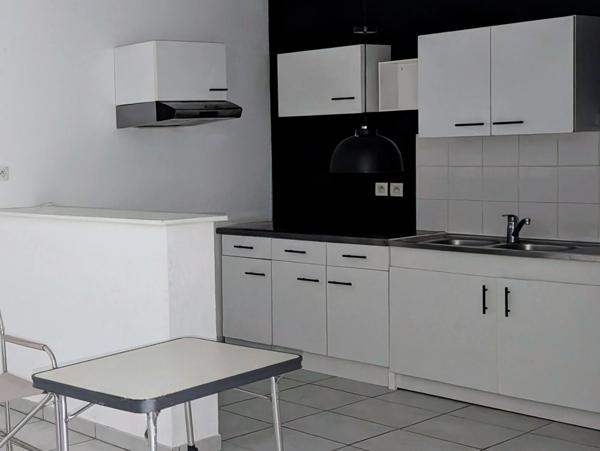 Appartement à vendre 2 pièces, 50m2, au RDC avec jardin à MERIGNAC (33) Le Jard.