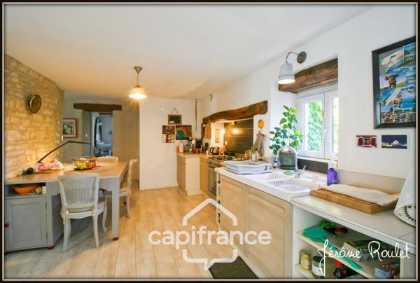 Maison en pierre à vendre 6 pièces 4 chambres terrain 4 700 m² en partie constructible avec dépendances Champigny-En-Rochereau (86)