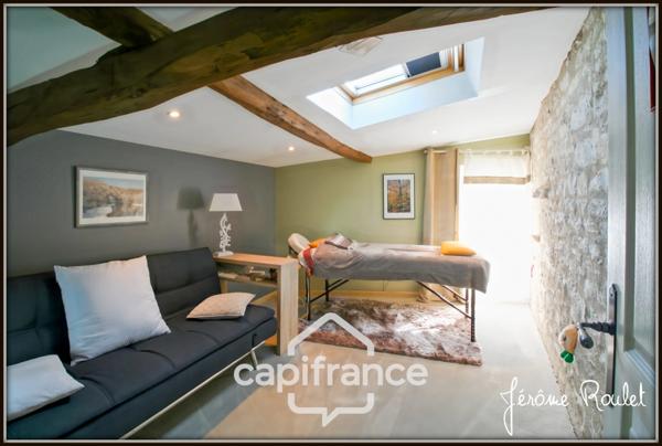 Maison en pierre à vendre 6 pièces 4 chambres terrain 4 700 m² en partie constructible avec dépendances Champigny-En-Rochereau (86)