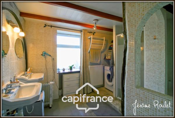 Maison en pierre à vendre 6 pièces 4 chambres terrain 4 700 m² en partie constructible avec dépendances Champigny-En-Rochereau (86)