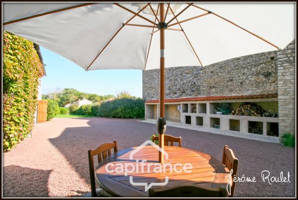 Maison en pierre à vendre 6 pièces 4 chambres terrain 4 700 m² en partie constructible avec dépendances Champigny-En-Rochereau (86)