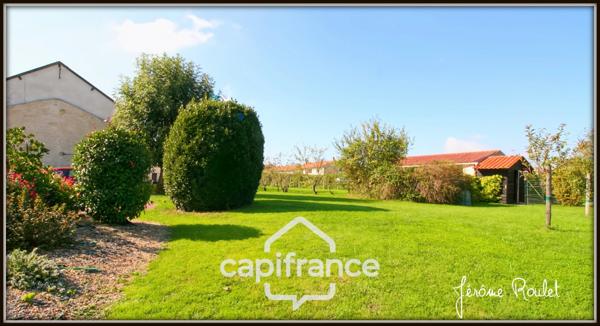 Maison en pierre à vendre 6 pièces 4 chambres terrain 4 700 m² en partie constructible avec dépendances Champigny-En-Rochereau (86)