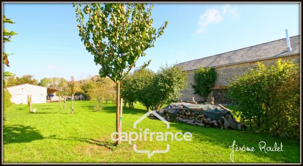 Maison en pierre à vendre 6 pièces 4 chambres terrain 4 700 m² en partie constructible avec dépendances Champigny-En-Rochereau (86)