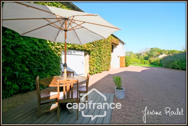 Maison en pierre à vendre 6 pièces 4 chambres terrain 4 700 m² en partie constructible avec dépendances Champigny-En-Rochereau (86)