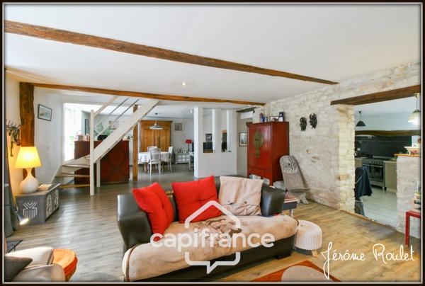 Maison en pierre à vendre 6 pièces 4 chambres terrain 4 700 m² en partie constructible avec dépendances Champigny-En-Rochereau (86)