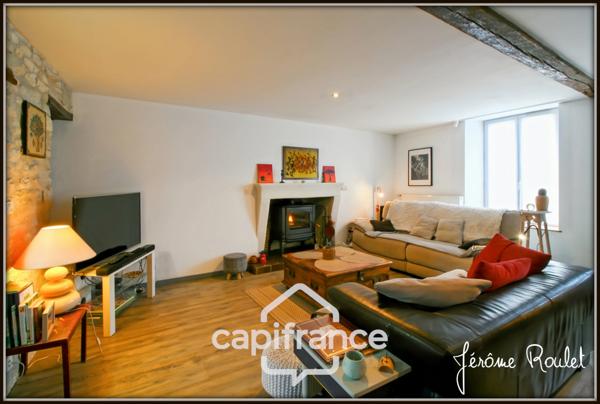 Maison en pierre à vendre 6 pièces 4 chambres terrain 4 700 m² en partie constructible avec dépendances Champigny-En-Rochereau (86)