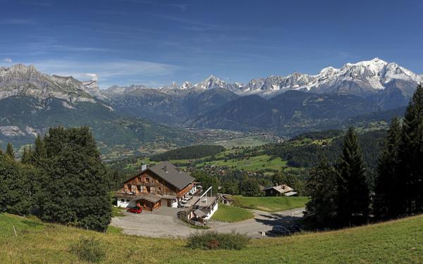 Immeuble à vendre    13 pièces • 664 m2 Cordon